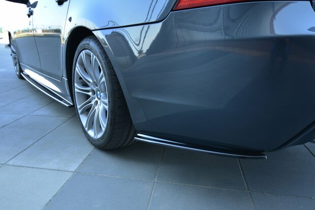 Diffusor hoeken glanzend zwart passend voor BMW 5 serie E60 en E61 met M pakket achterbumper Maxton Design