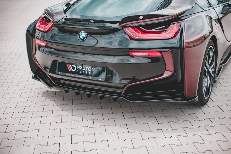 Maxton Design splitter met vinnen achter glanzend zwart BMW I8