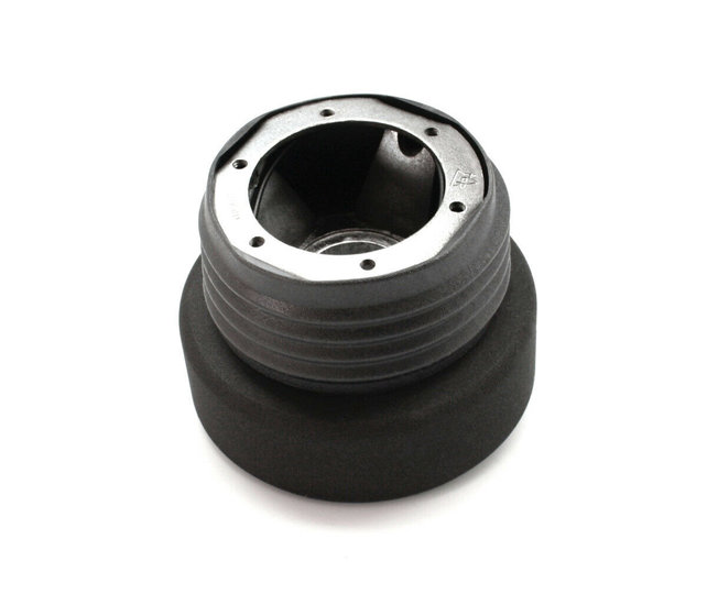 Momo stuurnaaf passend voor BMW 3 serie E30 en BMW 5 serie E34