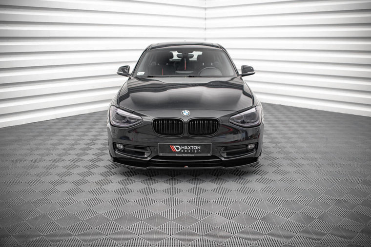 Frontspoiler V1 glanzend zwart passend voor BMW 1 serie F20 en F21 model 2012 - 2015 met standaard voorbumper Maxton Design
