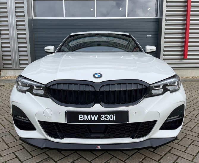 Frontspoiler V1 glanzend zwart passend voor BMW 3 serie G20 en G21 met M pakket voorbumper model 2019 - 2022 Maxton Design