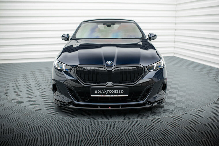 Front splitter versie 1 glanzend zwart passend voor BMW 5 serie G60 met M pakket voorbumper Maxton Design