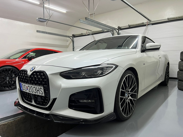 OneWay front spoiler glanzend zwart passend voor BMW 4 serie G22 en G23 met M pakket voorbumper