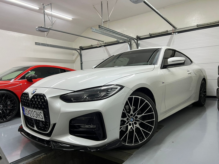 OneWay front spoiler glanzend zwart passend voor BMW 4 serie G22 en G23 met M pakket voorbumper