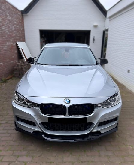 OneWay front spoiler glanzend zwart passend voor BMW  3 serie F30 en F31 met M pakket voorbumper