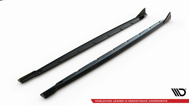 Sideskirts versie 2 glanzend zwart passend voor BMW 1 serie F70 model 2024 met M pakket sideskirts Maxton Design