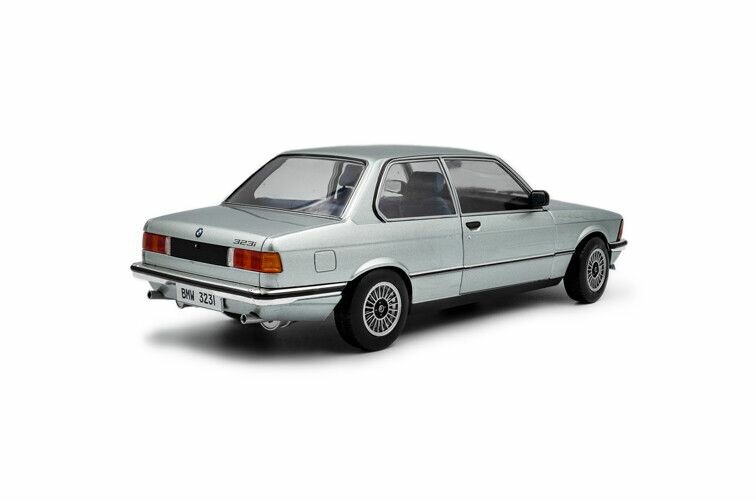 BMW 323I E21 saphir blue schaal 1:18 Solido