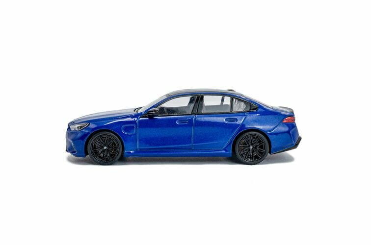 BMW M5 G90 sedan Marina Bay Blue schaal 1:43 solido