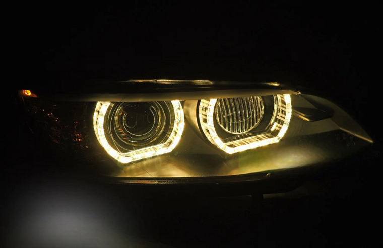 Xenon koplampen met gele verlichting passend voor BMW 3 serie E92 en E93 model 2006 - 2010