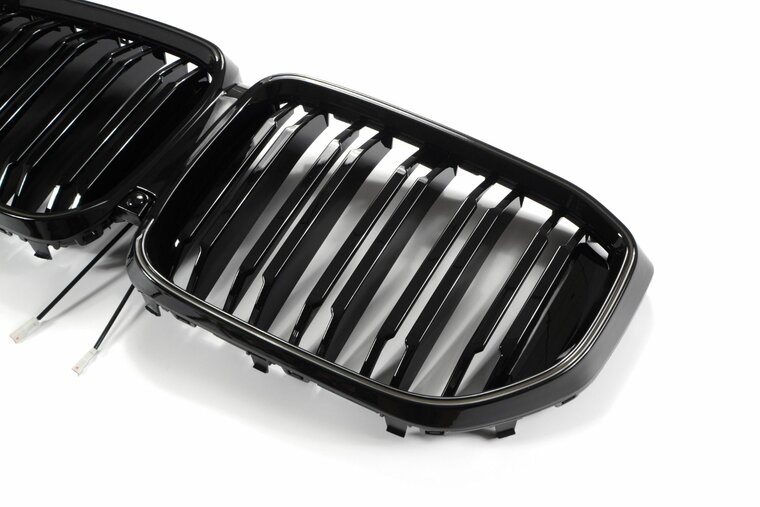 Glanzend zwarte grille dubbelspijls met LED verlichting passend voor BMW X5 G05 LCI model vanaf 2023