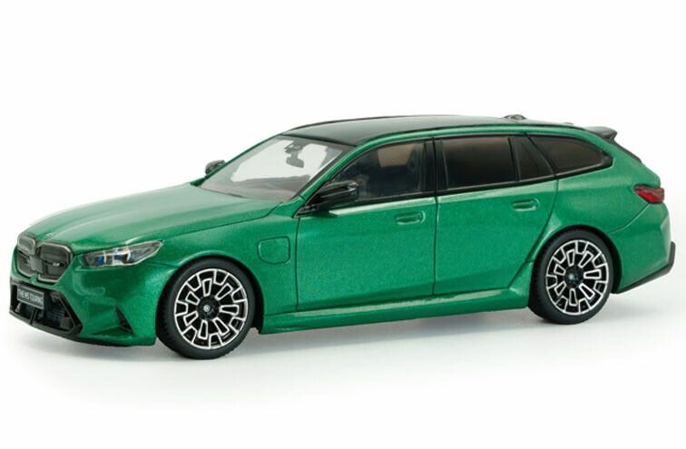 BMW M5 Touring (G99) '24, groen (Isle of Man) Solido schaal 1:43