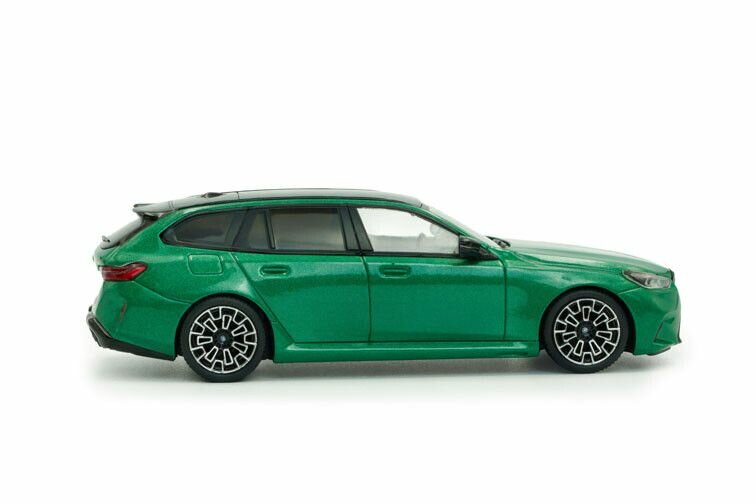 BMW M5 Touring (G99) '24, groen (Isle of Man) Solido schaal 1:43