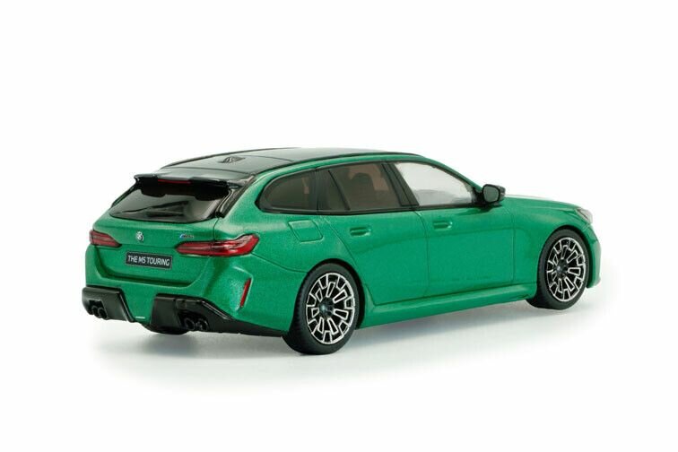 BMW M5 Touring (G99) '24, groen (Isle of Man) Solido schaal 1:43