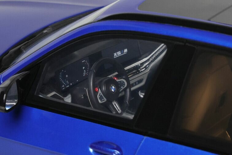 BMW X5 M Competition '23, blauw GT Sprit schaal 1:18 
