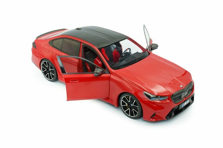 BMW M5 G90 sedan schaal 1:18 Solido