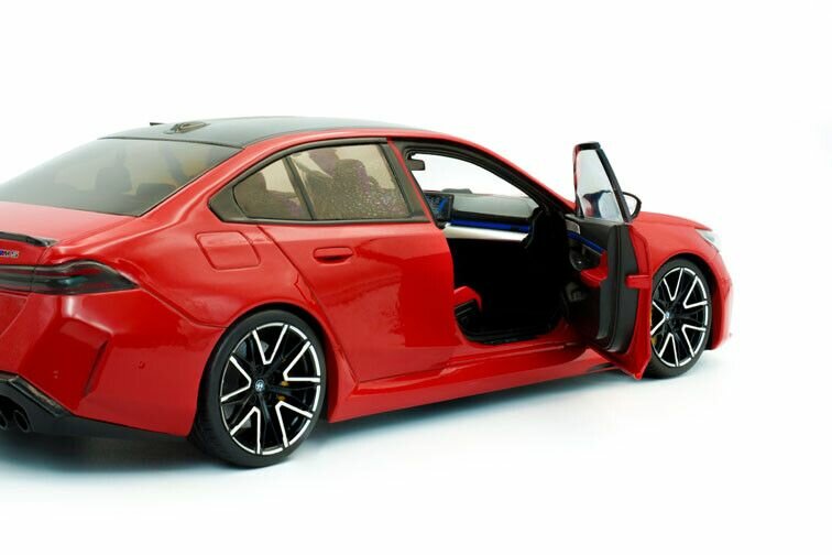 BMW M5 G90 sedan schaal 1:18 Solido
