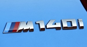 BMW 1 serie F20 en F21 M140i logo origineel BMW