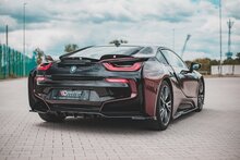 Maxton Design splitter met vinnen achter glanzend zwart BMW I8