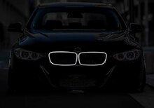 Glanzend zwarte nieren dubbelspijls met verlichting passend voor BMW 3 serie F30 en F31 model 2012 - 2019