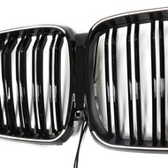 Glanzend zwarte grillen dubbelspijls met LED verlichting passend voor BMW X5 G05 model 2019 - 2022