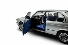 BMW 323I E21 saphir blue schaal 1:18 Solido