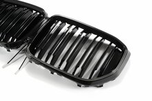 Glanzend zwarte grille dubbelspijls met LED verlichting passend voor BMW X5 G05 LCI model vanaf 2023