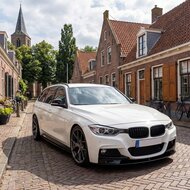 Performance look frontspoiler glanzend zwart passend voor BMW 3 serie F30 en F31 met M pakket voorbumper