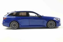 BMW M5 Touring (G99) '24, blauw metallic (Marina bay blue) schaal 1:18 Solido
