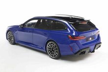 BMW M5 Touring (G99) '24, blauw metallic (Marina bay blue) schaal 1:18 Solido