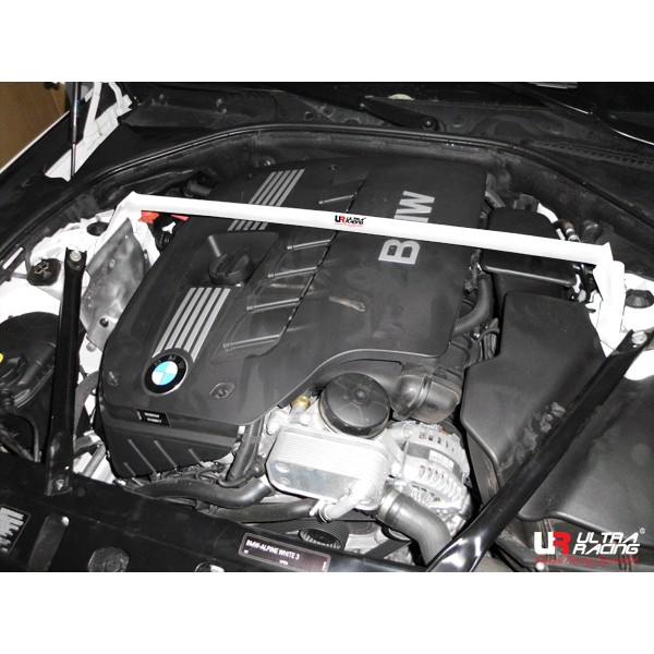 Ultra Racing voorzijde passend voor BMW 5 Serie F10 en F11 520i, 525i en 528i