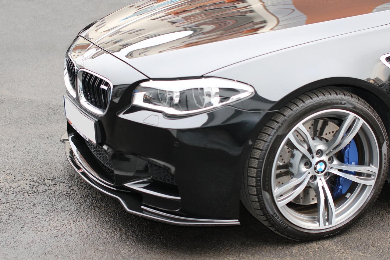 Frontspoiler glanzend zwart versie 2 passend voor BMW 5 serie F10 M5 Maxton Design