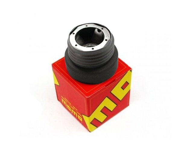 Momo stuurnaaf passend voor BMW 3 serie E30 en BMW 5 serie E34 