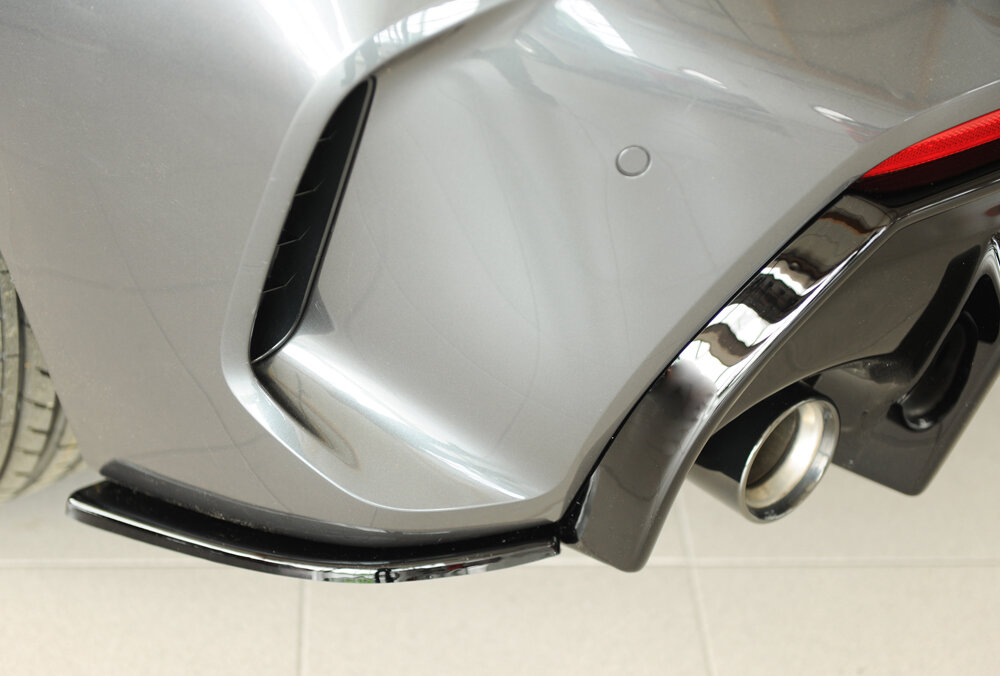 Rieger glanzend zwarte hoeken passend voor BMW 1 serie F40 met M pakket achterbumper