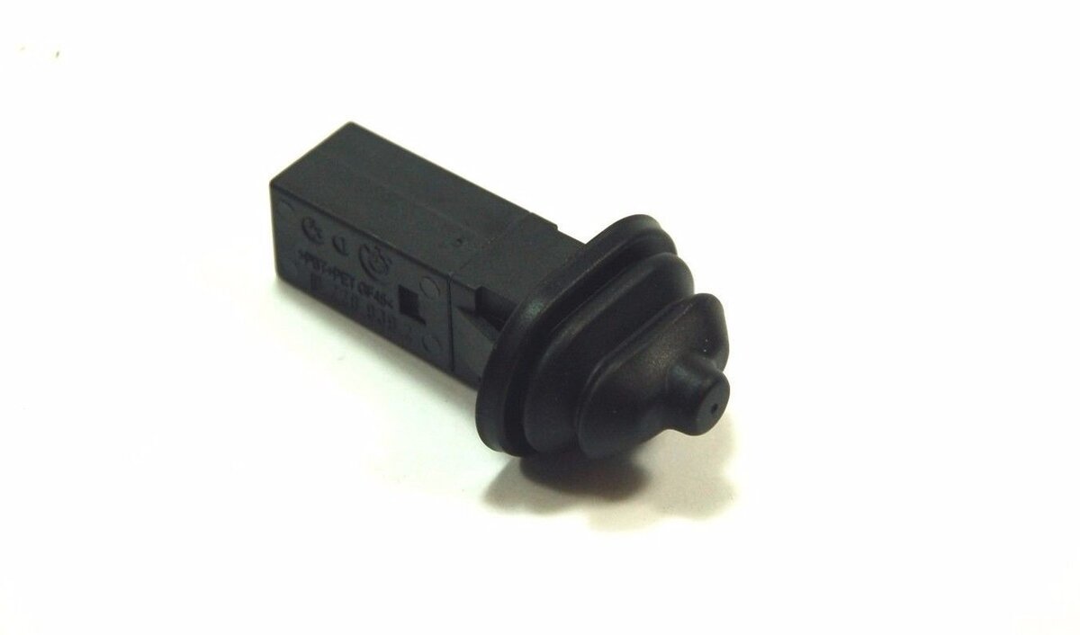 BMW E46 E82 E88 E90 E91 E92 E93 E60 E61 F10 F11 E63 E64 E65 F01 E83 E70 E71 tank klep rubber origineel BMW