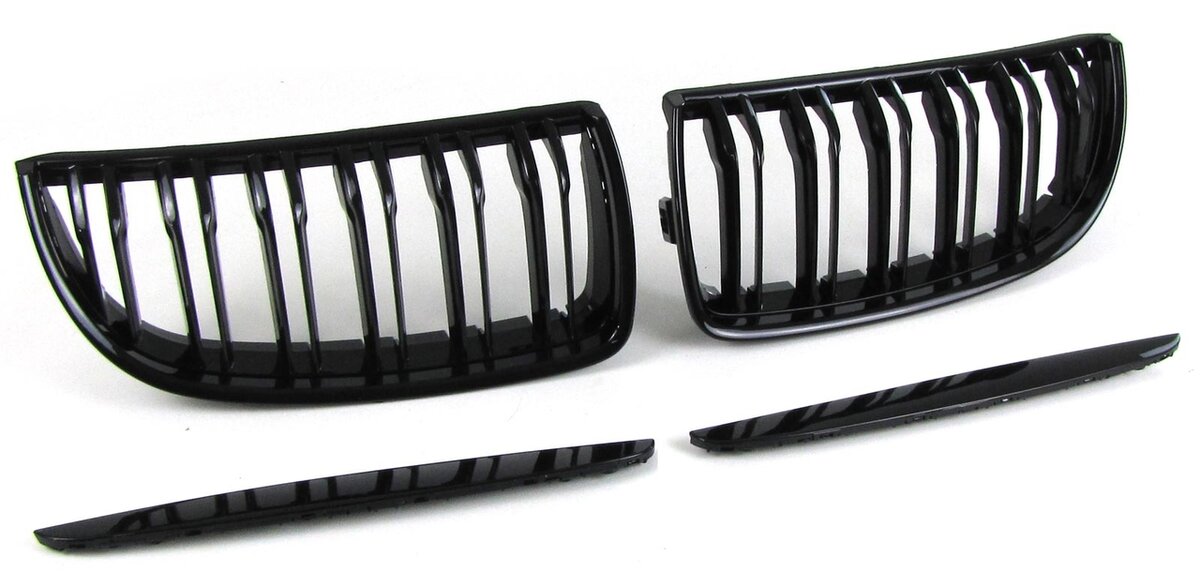 Dubbelspijls glanzend zwarte grillen passend voor BMW 3 serie E90 en E91 model 2005 - 2008